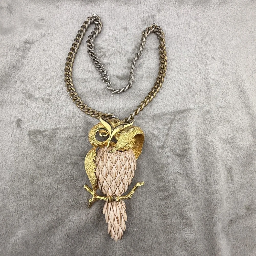 Vintage Lucca Razza Necklace Gold Tone Owl Heavy Resin Pendant 20in